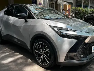 Usata Toyota C-HR Lounge 98 CV (72 kW) 2025 Argento SUV
