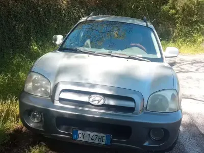 Usata Hyundai Santa Fe 125 CV (91 kW) 2005 Grigio SUV