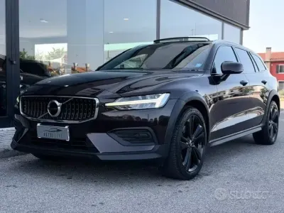 Usata Volvo V60 CC 190 CV (139 kW) 2020 Marrone Station wagon