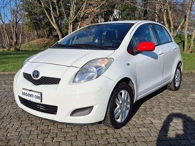 Usata Toyota Yaris 69 CV (50 kW) 2009 Bianco Utilitaria