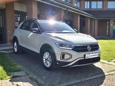 Usata VW T-Roc Life 110 CV (80 kW) 2022 Beige SUV