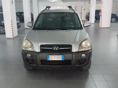 Usata Hyundai Tucson 112 CV (82 kW) 2005 Grigio SUV
