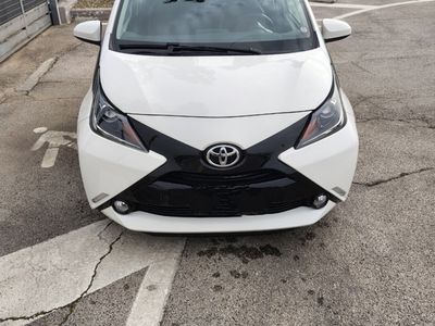 Usata Toyota Aygo X-wave 69 CV (50 kW) 2017 Bianco Utilitaria