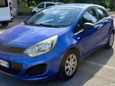 Usata Kia Rio LX 86 CV (63 kW) 2012 Blu/azzurro Berlina