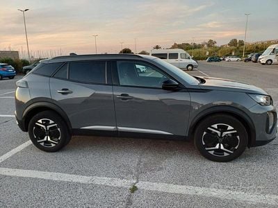 Usata Peugeot 2008 Allure 101 CV (74 kW) 2023 Grigio SUV