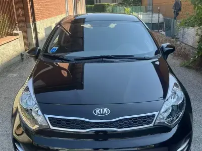 Usata Kia Rio 90 CV (66 kW) 2016 Nero Utilitaria