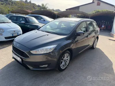 Begagnad Ford Focus Titanium 120 HK (88 kW) 2014 Vit Kombi