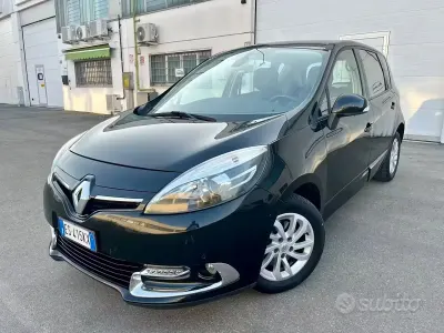 Usata Renault Scénic III XMOD 110 CV (80 kW) 2013 Nero Monovolume