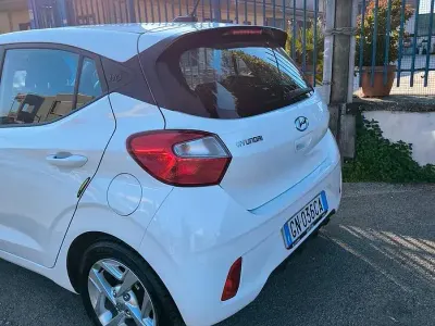 Usata Hyundai i10 67 CV (49 kW) 2023 Bianco Utilitaria