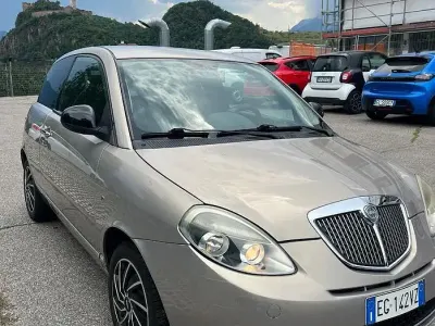 Usata Lancia Ypsilon Platinum 75 CV (55 kW) 2011 Giallo Utilitaria