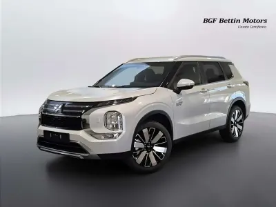 Nuova Mitsubishi Outlander P-HEV Intense 306 CV (225 kW) 2026 White diamond SUV