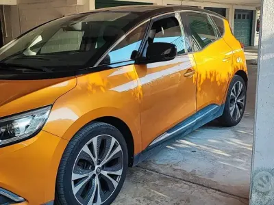 Usata Renault Scénic III 110 CV (80 kW) 2017 Giallo Monovolume