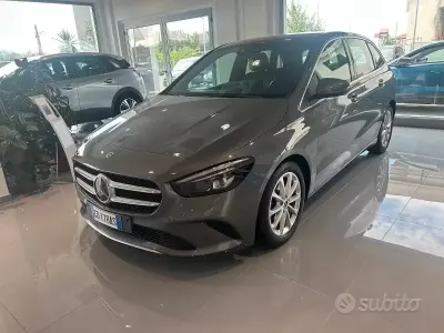 Gebraucht Mercedes B180 116 PS (85 kW) 2020 Grau Van / Kleinbus