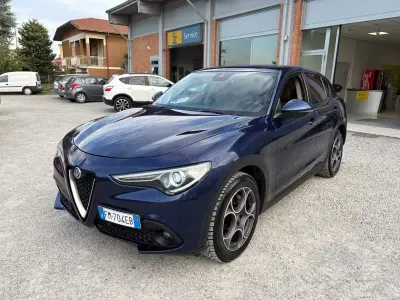 Usata Alfa Romeo Stelvio Executive 210 CV (154 kW) 2017 Blu SUV