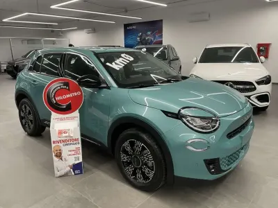 Nuova Fiat 600 Comfort 136 CV (100 kW) 2025 Azzurro acqua SUV