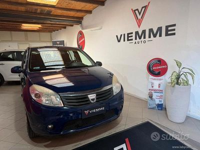 Usata Dacia Sandero Lauréate 76 CV (55 kW) 2009 Blu Berlina