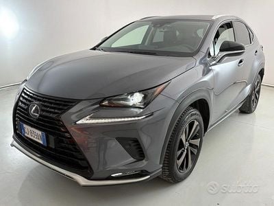 Usata Lexus NX300h Luxury Line 155 CV (114 kW) 2022 Grigio SUV