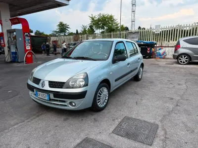 Usata Renault Clio II 74 CV (54 kW) 2005 Grigio Berlina