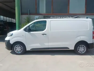 Usata Peugeot Expert 122 CV (89 kW) 2019 Bianco Furgone