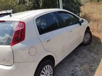 Usata Fiat Grande Punto 77 CV (56 kW) 2009 Bianco Utilitaria
