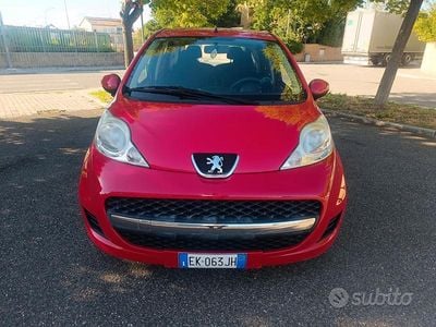 Usata Peugeot 107 68 CV (50 kW) 2011 Rosso Utilitaria
