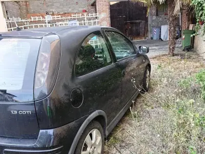 Usata Opel Corsa 69 CV (50 kW) 2005 Nero Utilitaria