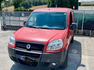 Usata Fiat Doblò 75 CV (55 kW) 2006 Rosso Monovolume