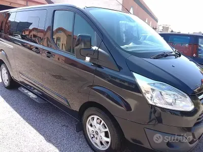 Begagnad Ford Tourneo 125 HK (91 kW) 2015 Svart Minibuss
