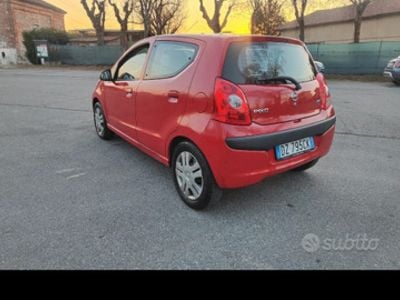 Usata Nissan Pixo 68 CV (50 kW) 2009 Rosso Utilitaria