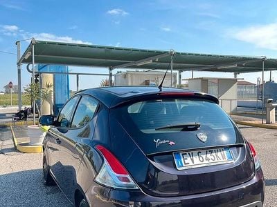 Usata Lancia Ypsilon 69 CV (50 kW) 2014 Nero Utilitaria