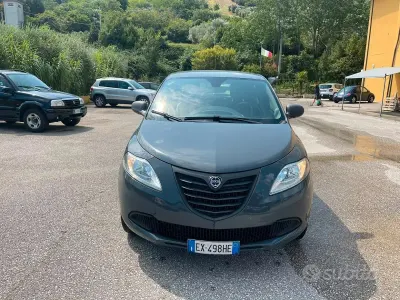 Usata Lancia Ypsilon 80 CV (58 kW) 2014 Grigio Utilitaria