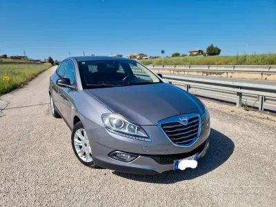 Gebraucht Lancia Delta Gold 120 PS (88 kW) 2013 Grau Kleinwagen