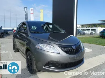 Usata Lancia Ypsilon Silver 69 CV (50 kW) 2023 Grigio pietra Utilitaria