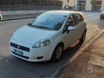 Usata Fiat Grande Punto 75 CV (55 kW) 2006 Bianco Utilitaria