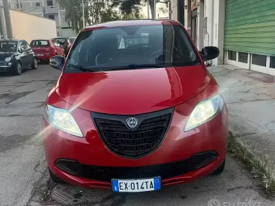 Usata Lancia Ypsilon 85 CV (62 kW) 2014 Rosso Utilitaria