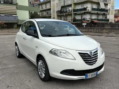 Usado Lancia Ypsilon 69 HP (50 kW) 2014 Branco Citadino