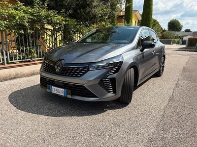 Usata Renault Clio V Techno 101 CV (74 kW) 2024 Grigio Utilitaria