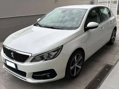 Usata Peugeot 308 Active 131 CV (96 kW) 2019 Bianco Berlina