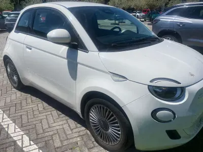 Usata Fiat 500e La Prima 42 kW (58 CV) 2023 Bianco Utilitaria