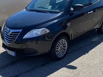 Usata Lancia Ypsilon Silver 80 CV (58 kW) 2014 Nero Utilitaria