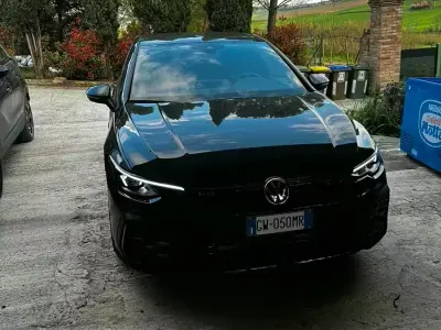 Usata VW Golf VIII 265 CV (194 kW) 2024 Grigio Berlina