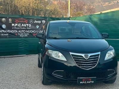Usata Lancia Ypsilon 69 CV (50 kW) 2015 Nero Utilitaria