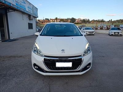 Usata Peugeot 208 Active 74 CV (54 kW) 2018 Bianco Utilitaria