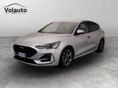 Usado Ford Focus ST-Line X 116 HP (85 kW) 2025 Prateado Sedan