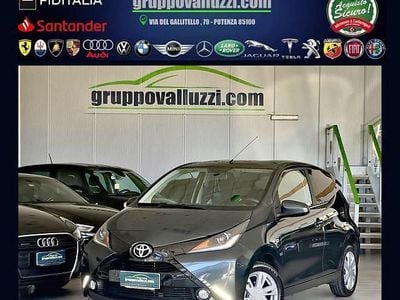 Usata Toyota Aygo X-clusiv 69 CV (50 kW) 2016 Grigio Utilitaria