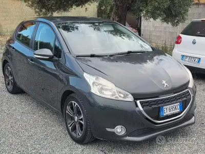 Usata Peugeot 208 Allure 68 CV (50 kW) 2015 Grigio Utilitaria