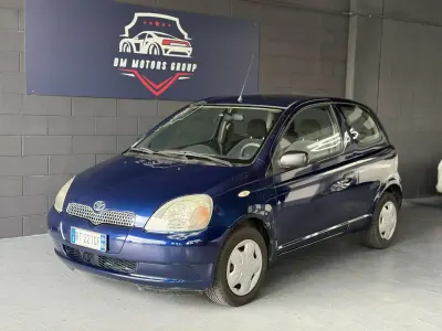 Begagnad Toyota Yaris 68 HK (50 kW) 2001 Blå Sedan
