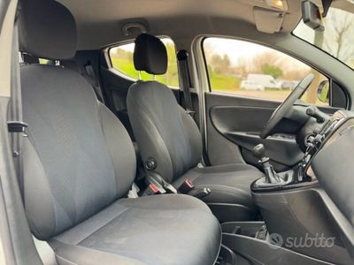 Usata Lancia Ypsilon Gold 69 CV (50 kW) 2019 Bianco Utilitaria