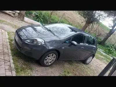 Usata Fiat Grande Punto Lounge 65 CV (47 kW) 2015 Utilitaria