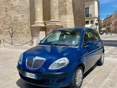 Usata Lancia Ypsilon 60 CV (44 kW) 2004 Blu Utilitaria